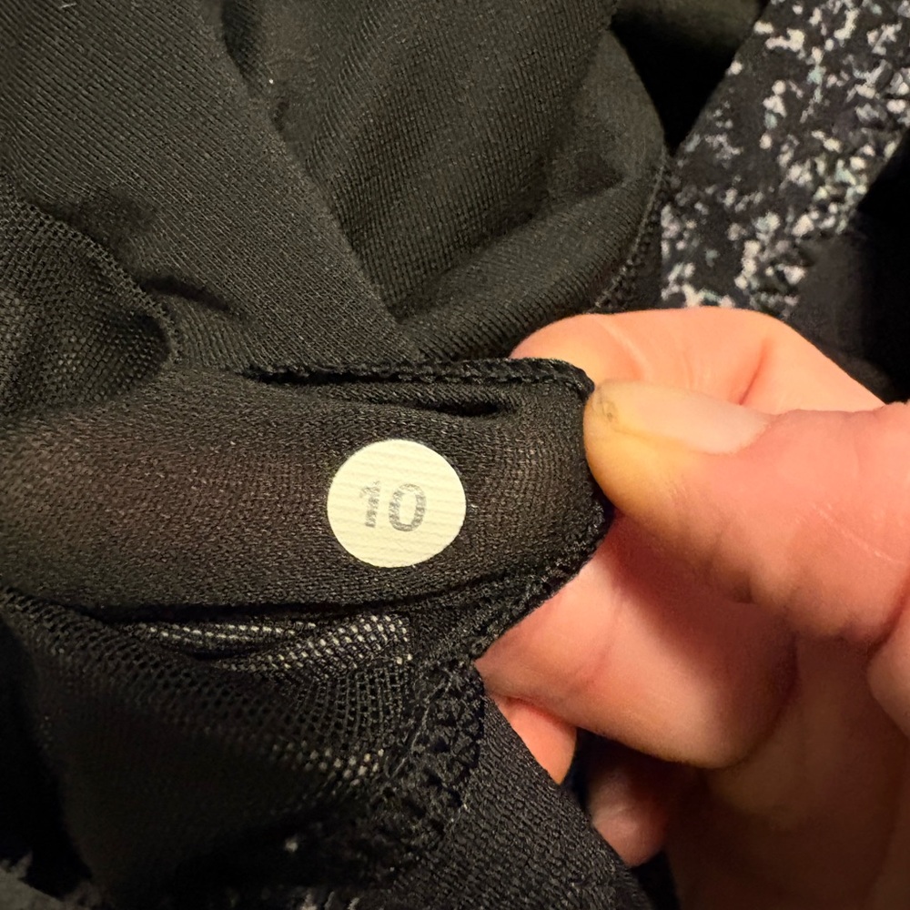 Size 10 lululemon tank top - Picture 7 of 7